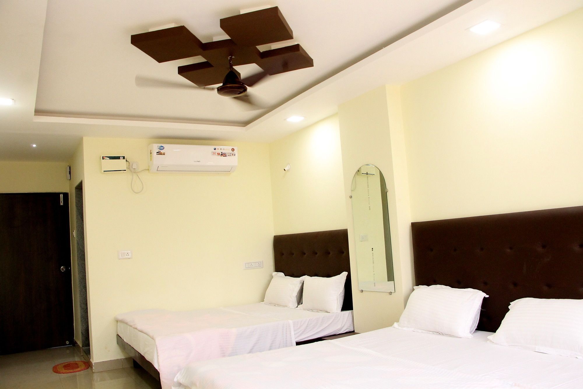 Hotel Swaraj The Goan Dream Calangute Esterno foto