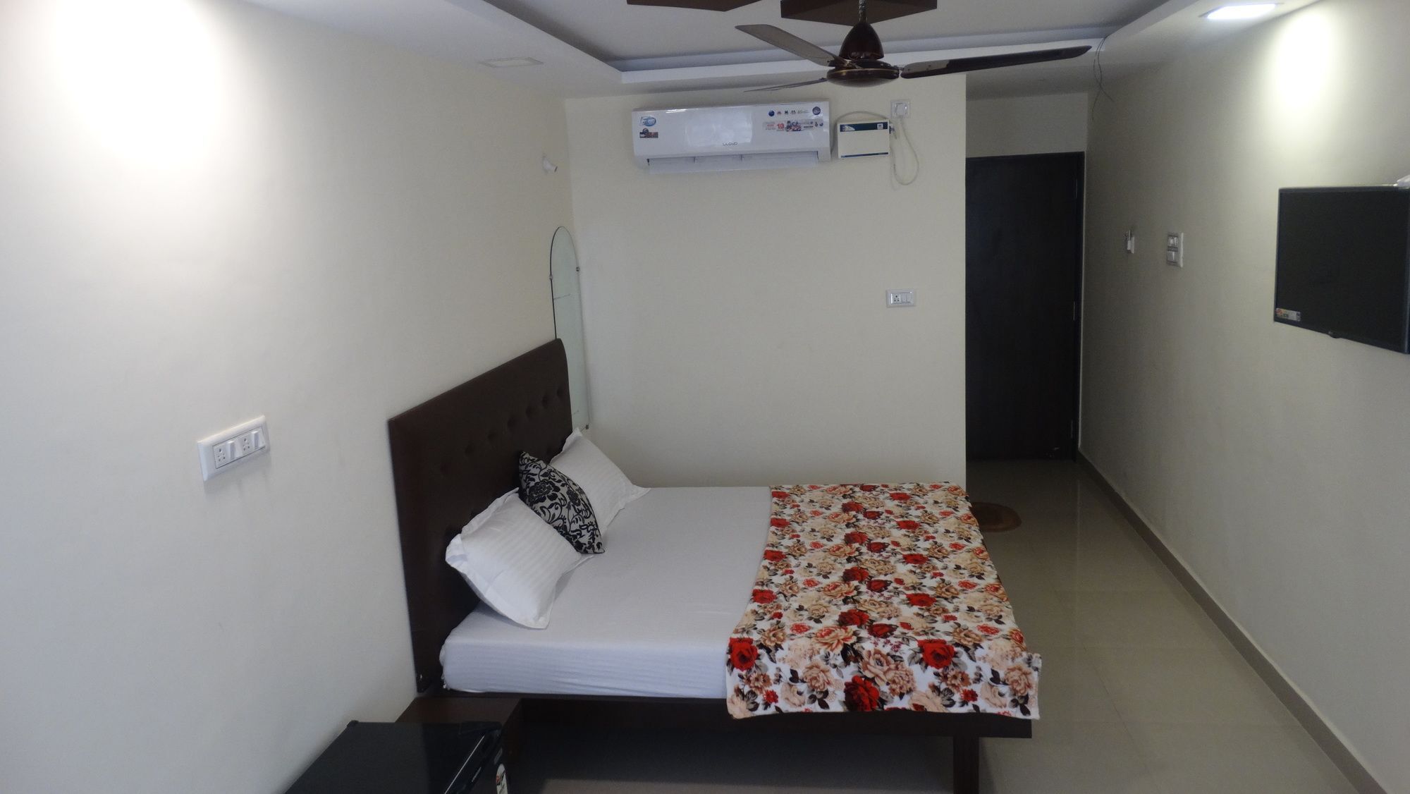 Hotel Swaraj The Goan Dream Calangute Esterno foto