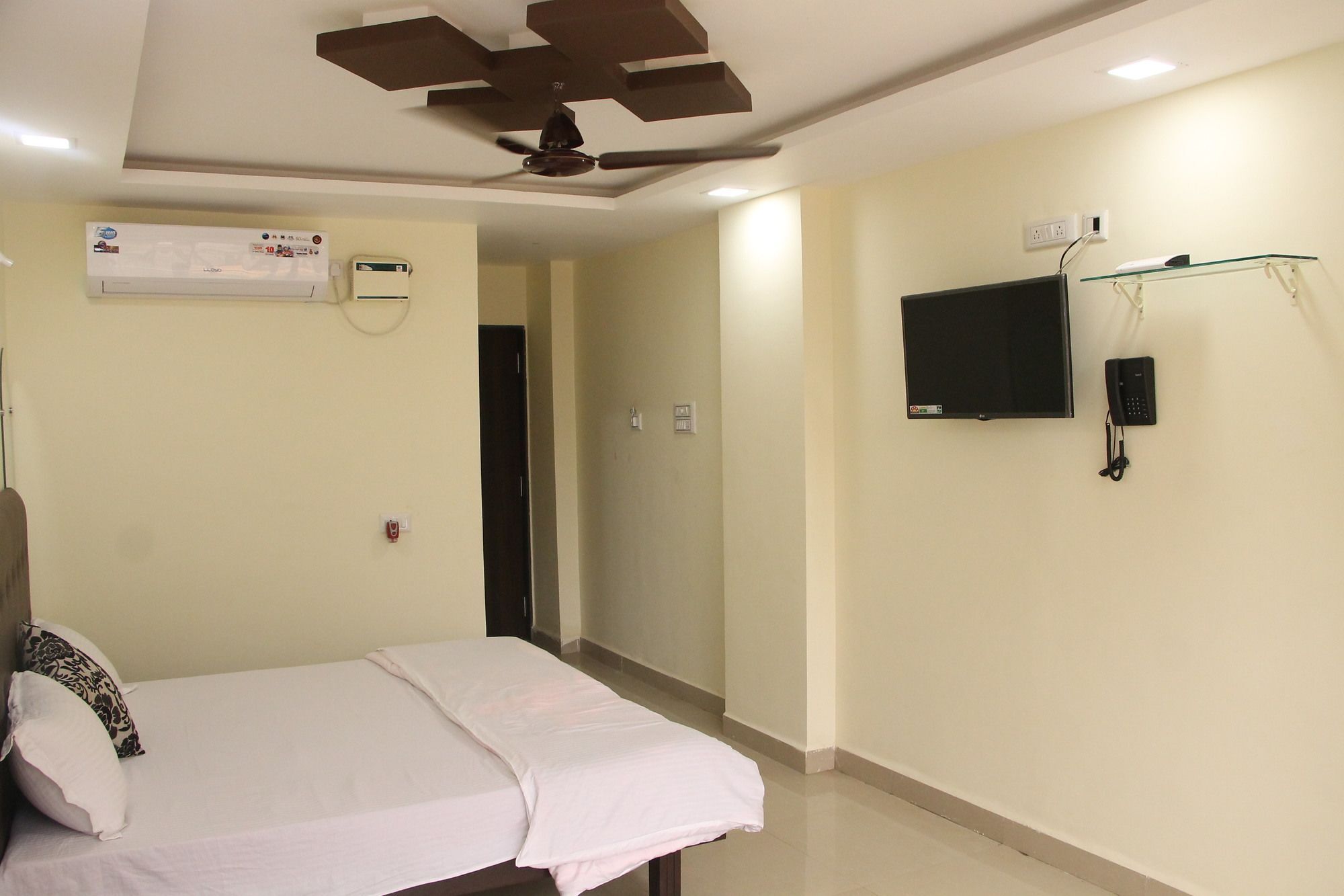 Hotel Swaraj The Goan Dream Calangute Esterno foto
