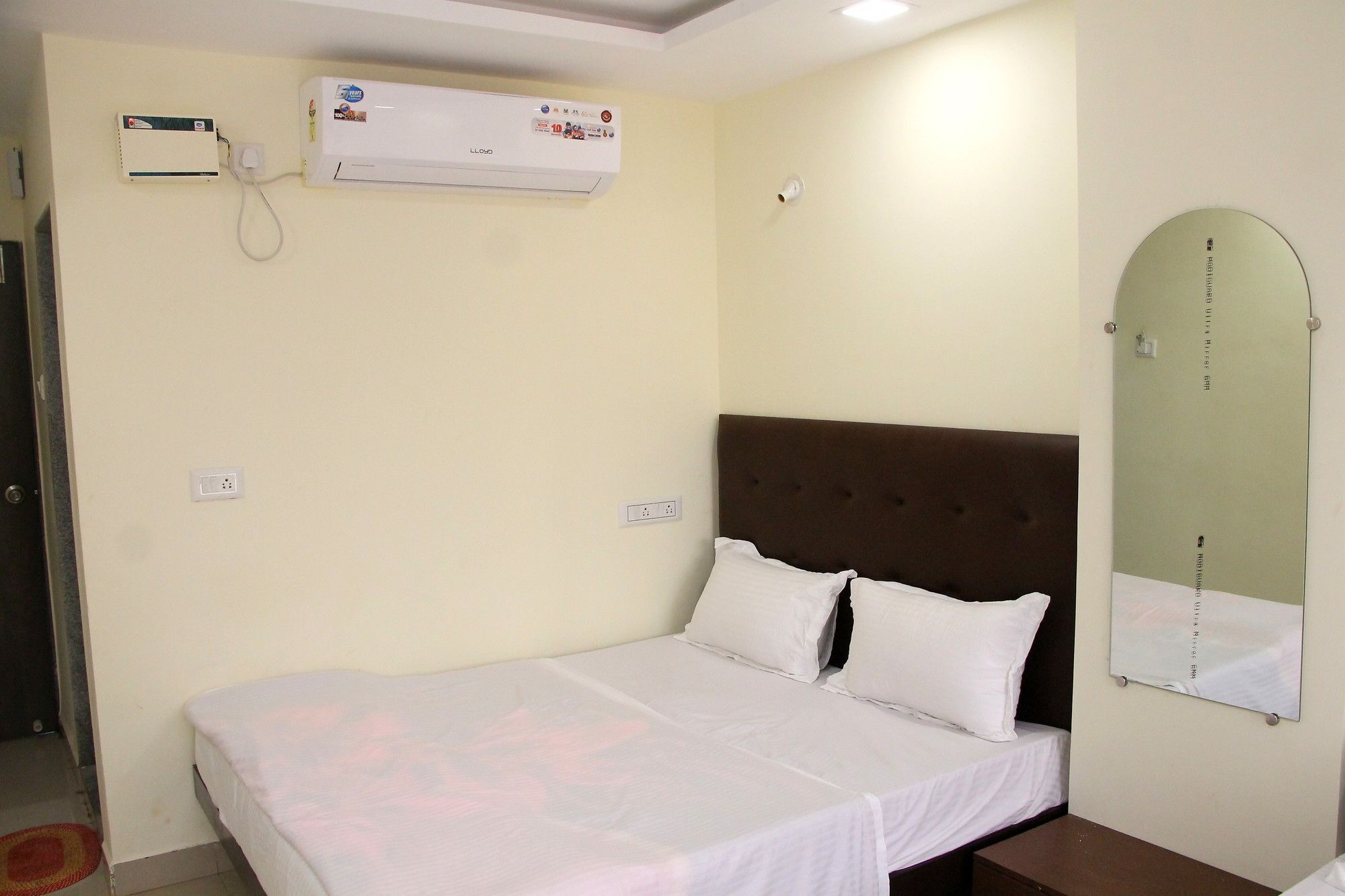 Hotel Swaraj The Goan Dream Calangute Esterno foto
