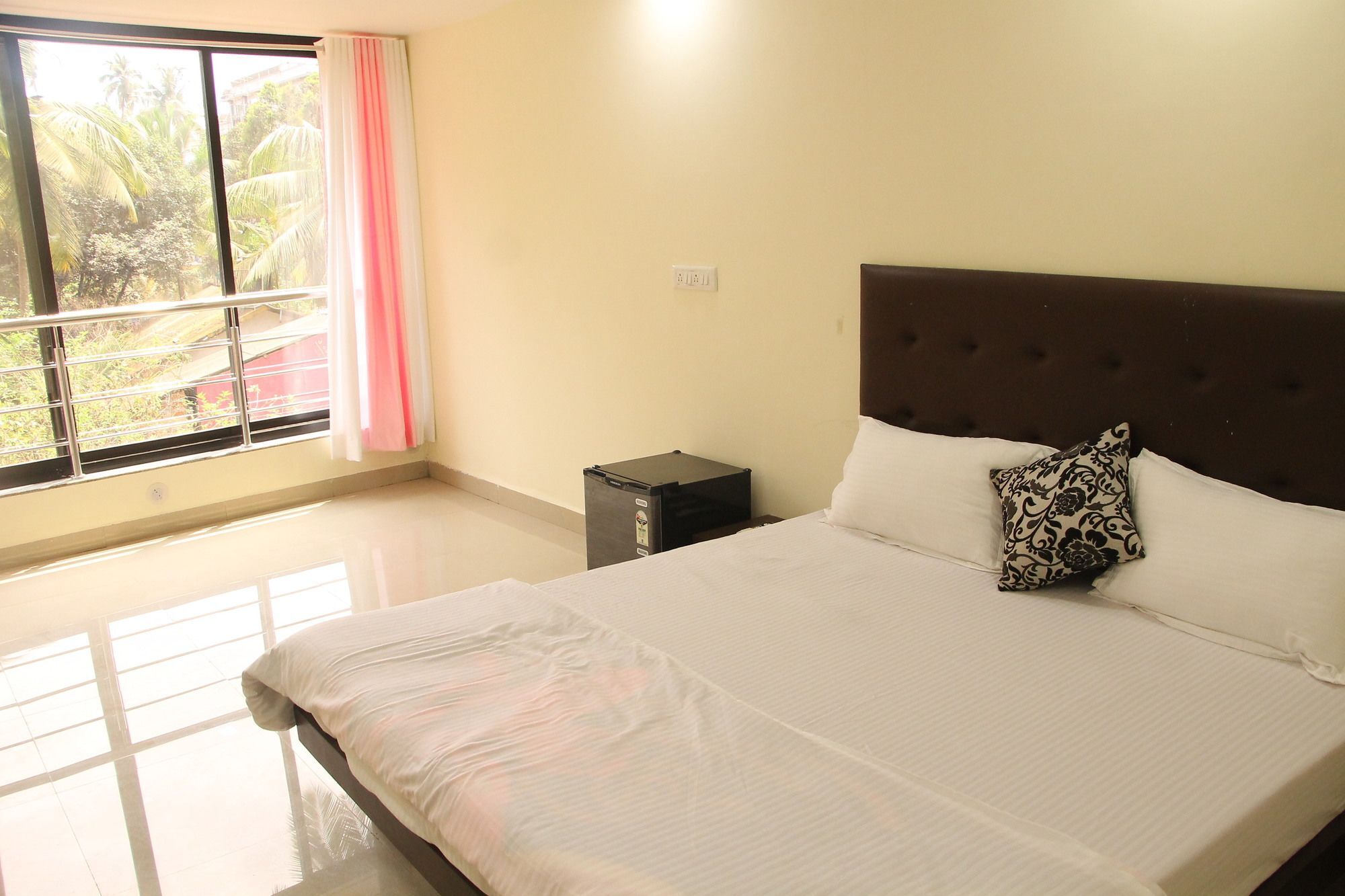 Hotel Swaraj The Goan Dream Calangute Esterno foto