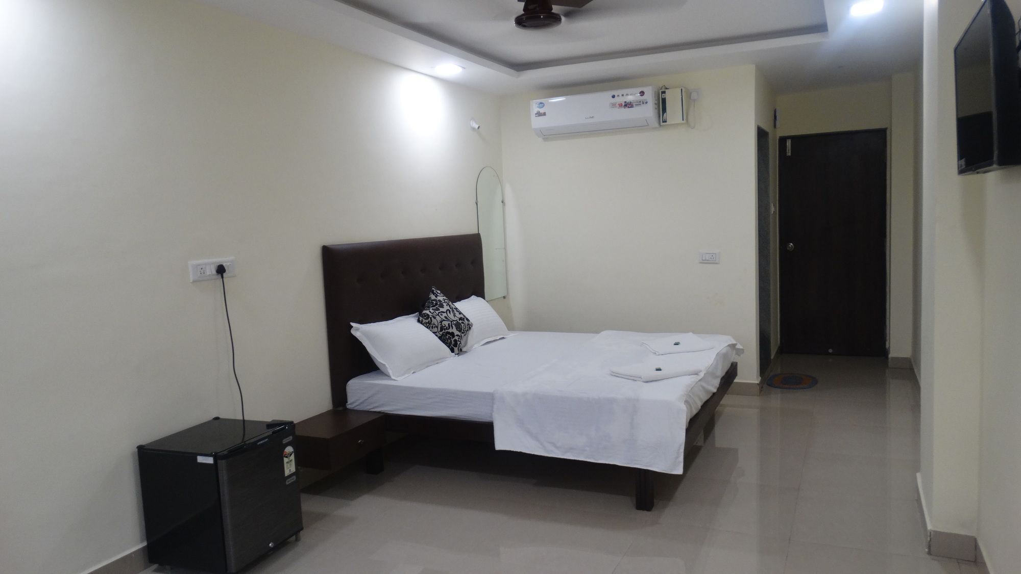 Hotel Swaraj The Goan Dream Calangute Esterno foto